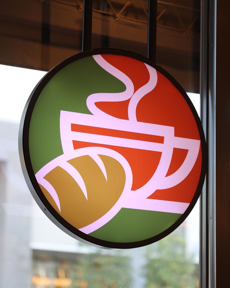 logo japonské pekárny Mont-Thabor. foto Petr Horčička logo